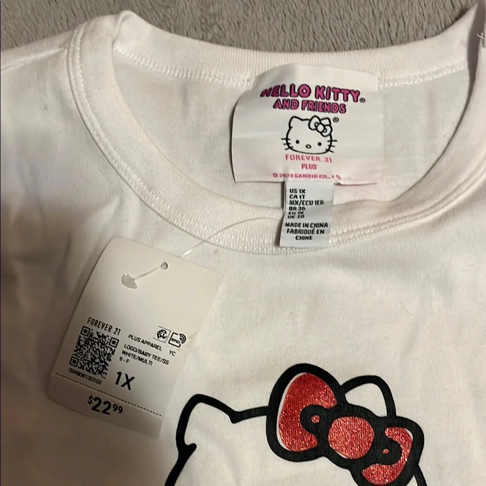 NWT Hello Kitty White Short Sleeve Crop Tee - Picture 2 of 3